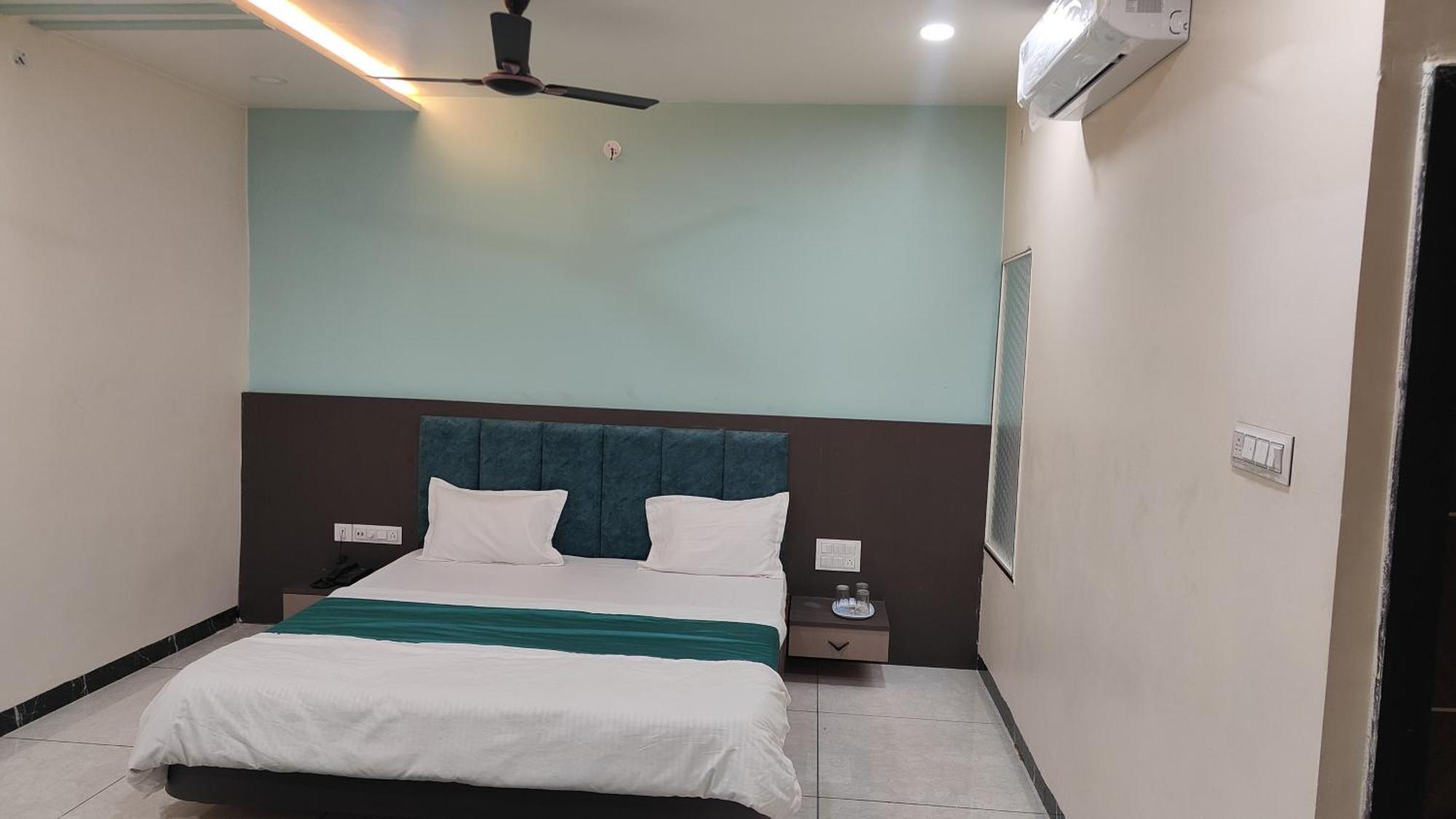 Yashomati Hotel Maheshwar Eksteriør bilde