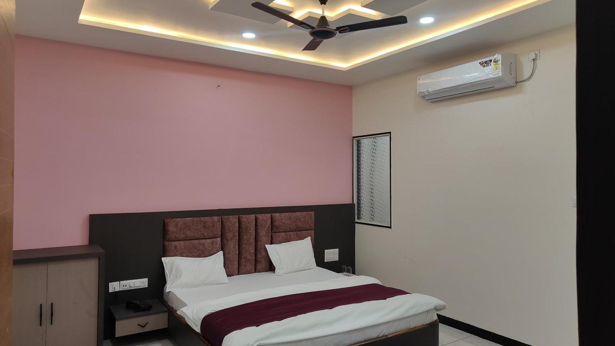 Yashomati Hotel Maheshwar Eksteriør bilde