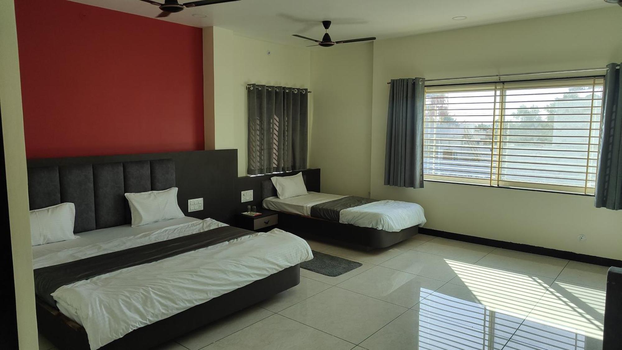 Yashomati Hotel Maheshwar Rom bilde